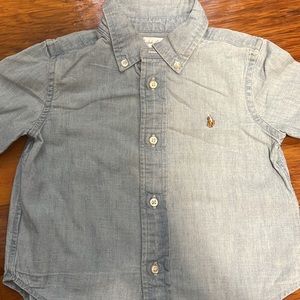 Ralph Lauren denim chambray button down. Soft %100 cotton